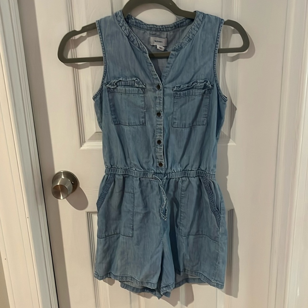 Jean romper shorts and short sleeves outfit with 2 pockets at the top and bottom